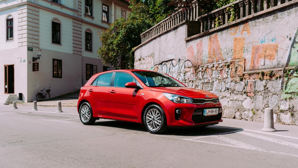 V četrti generaciji je oborožen do vratu