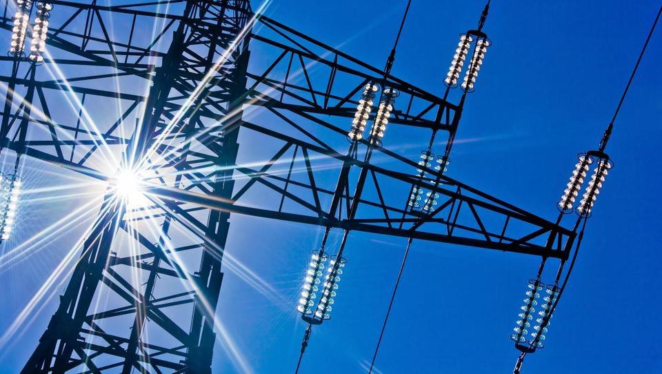 Elektrodistributerji odkupujejo za sklade lastnih delnic