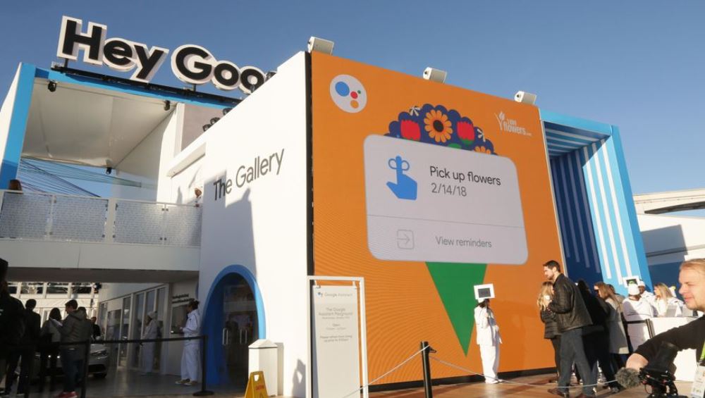 Googlov Asistent v zvočnike, Amazonova Alexa pa v windowse 10