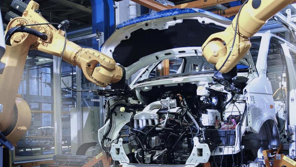 Pozitivna avtomobilska Evropa in Slovenija, upad lahko prinese le...