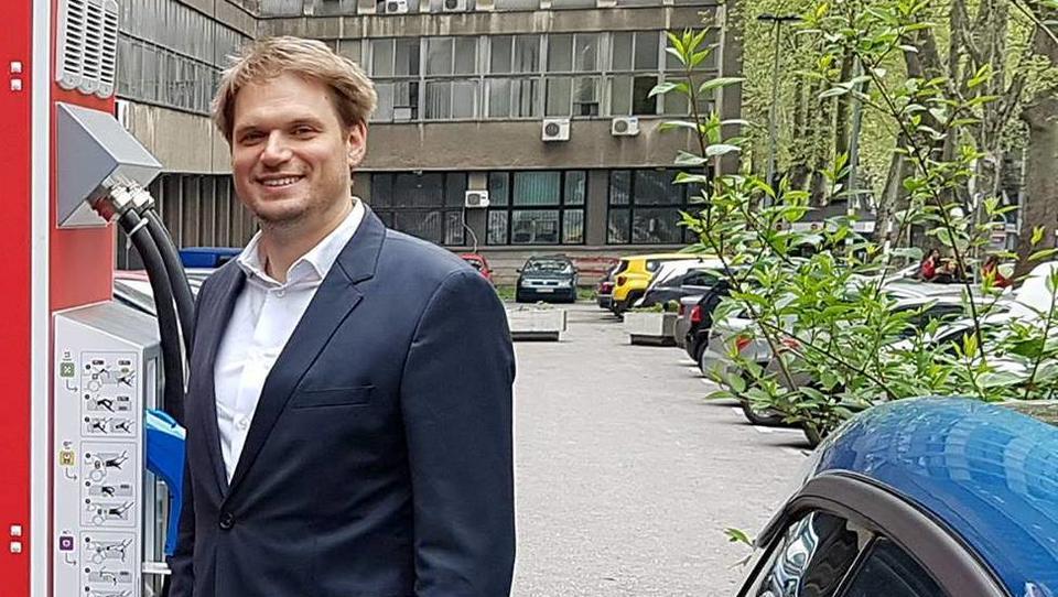 Petrol vse bolj razvija storitve pametne mobilnosti